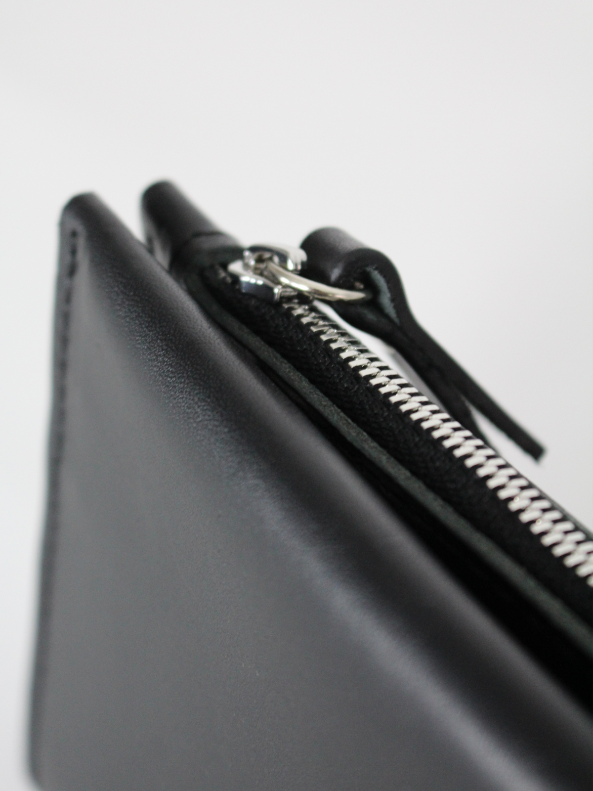 Lava Flow TAAL classic leather wallet in black — view 3