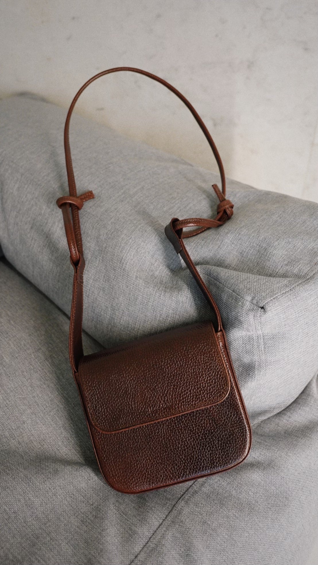 Lava Flow MUSA unisex leather crossbody bag in brown — view 4