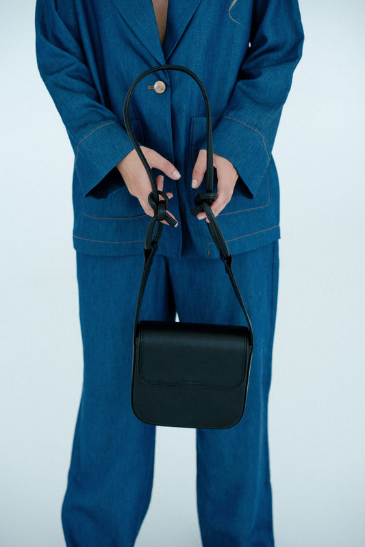 Lava Flow MUSA unisex leather crossbody bag in black — view 2