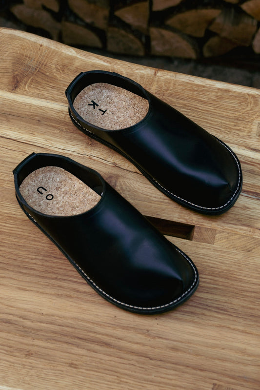 TOKU Tokyo unisex slip-on shoes - Black