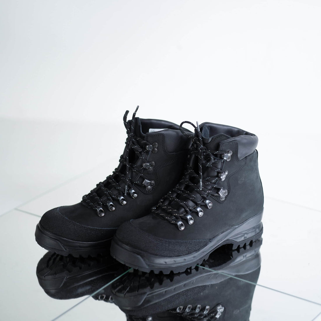 Samelin 553P Black Hiking Boots – Military Precision Meets Hiking Freedom