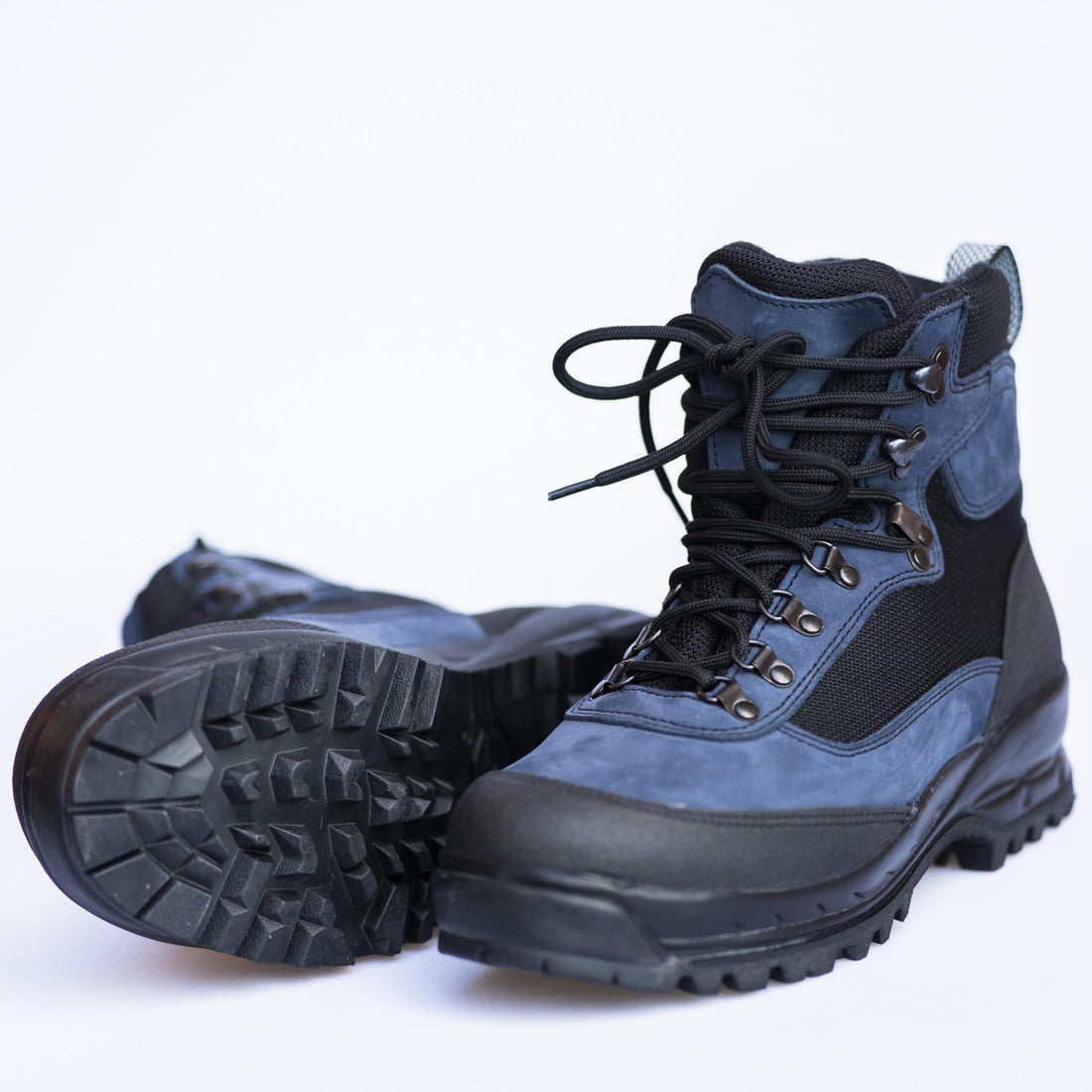 Samelin 550 Navy Hiking Boots – Designed for Nordic Conditions, Ready for the World