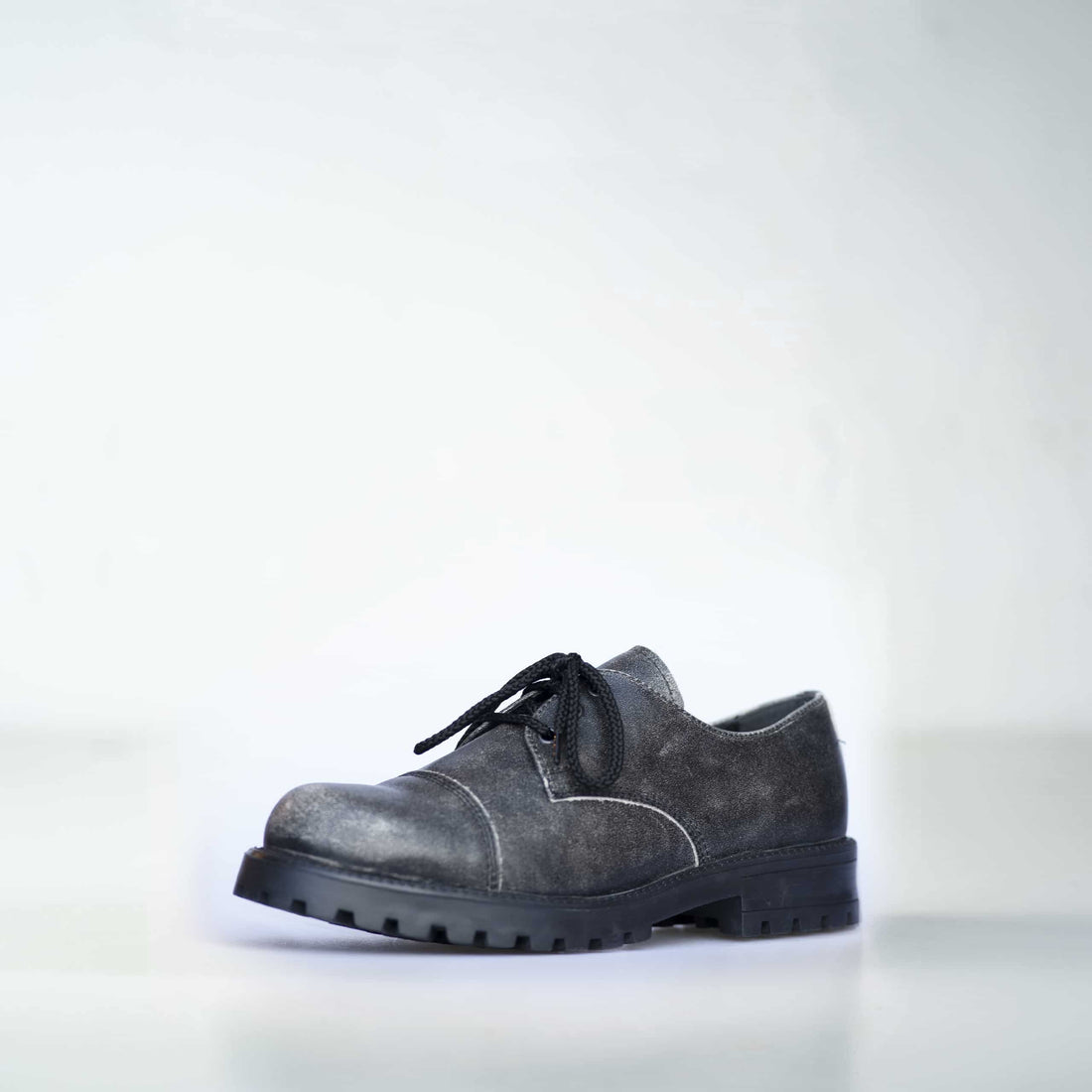 Samelin Antique Widgets – The Past Reimagined in Leather