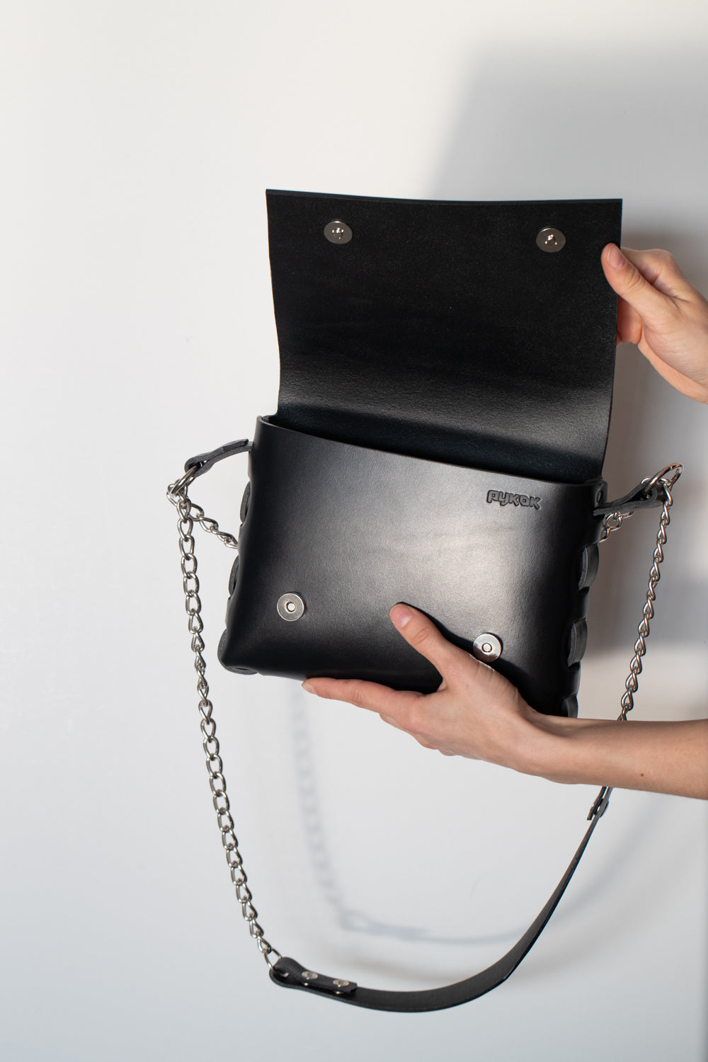 PYKOK Agatha no.3 leather crossbody bag with chain strap — view 4