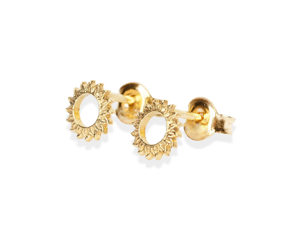 New Vintage by Kriss Shine Bright gold stud earrings