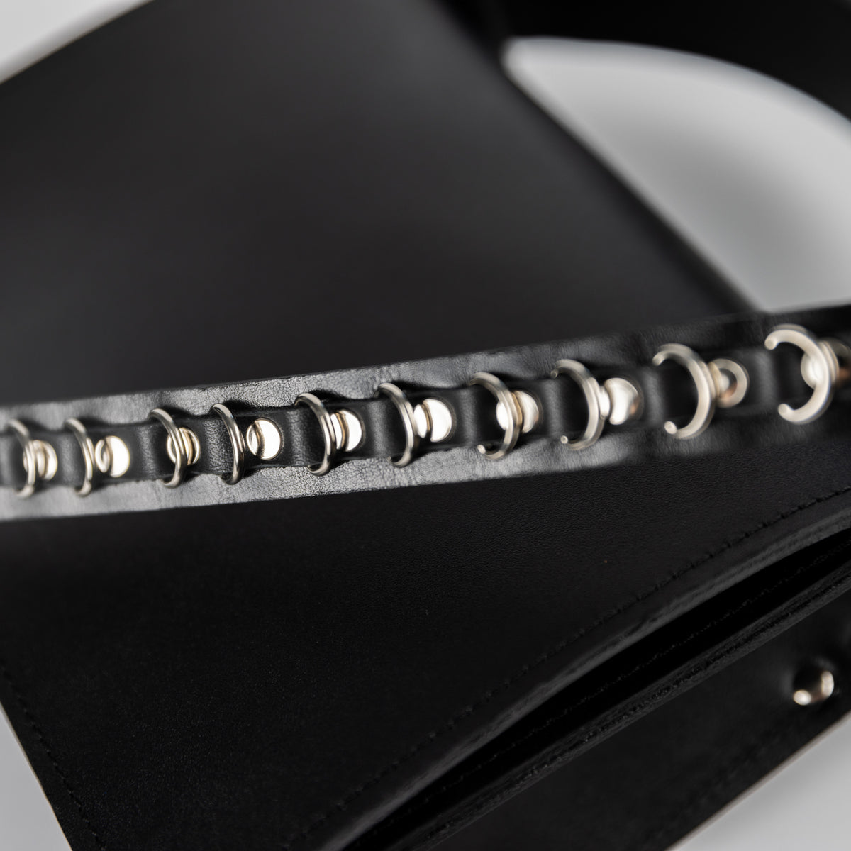 PYKOK Lila Mini black leather crossbody bag with chain strap — view 2