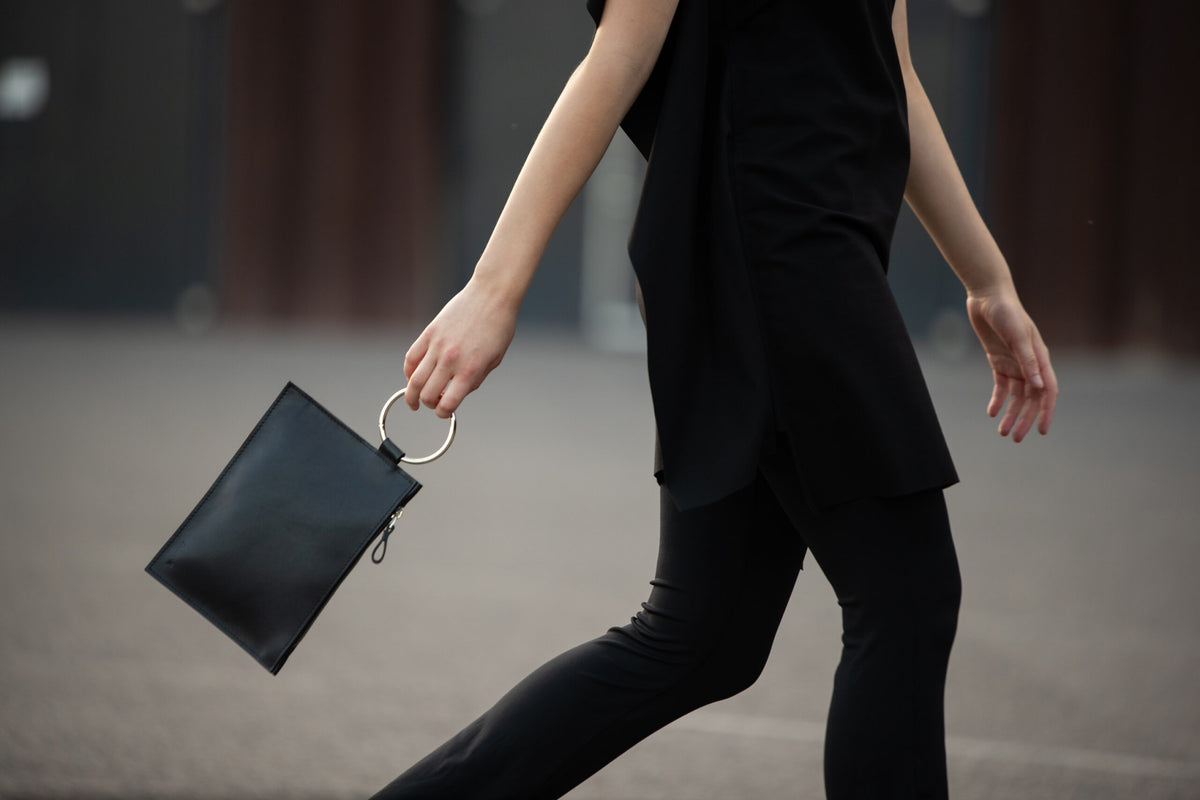 PYKOK Nina black leather clutch with metal ring handle — view 3