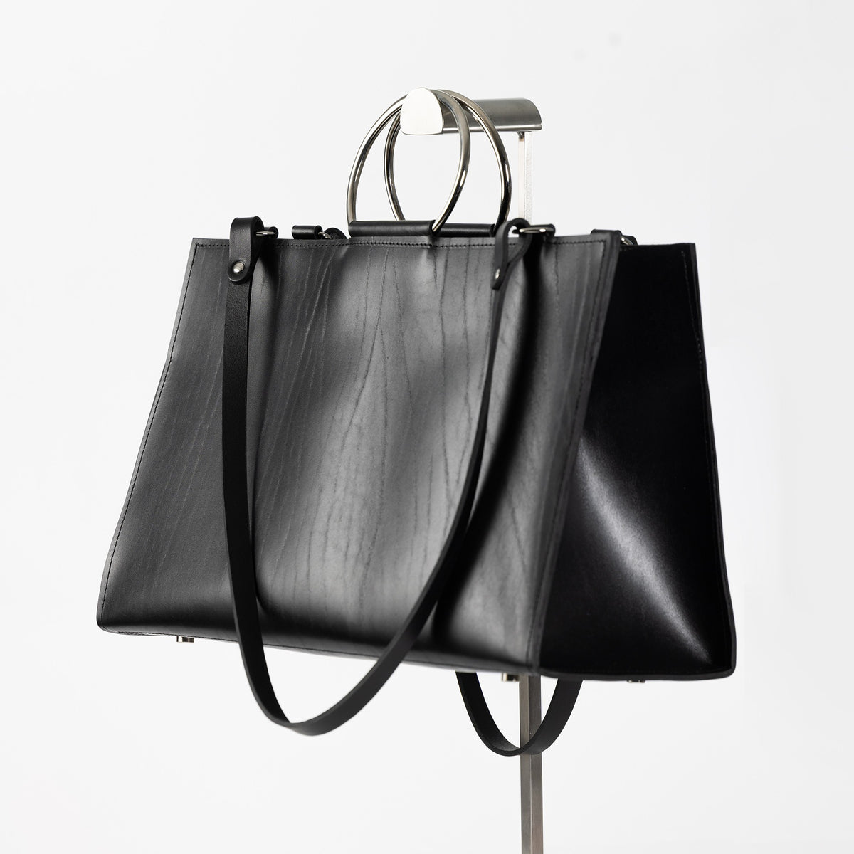 PYKOK PETRA structured genuine leather tote bag in black — view 2