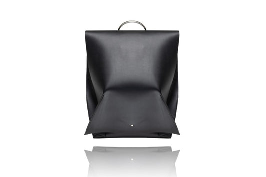 PYKOK Romeo black leather backpack with magnetic closure