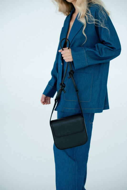 Lava Flow MUSA unisex leather crossbody bag in black